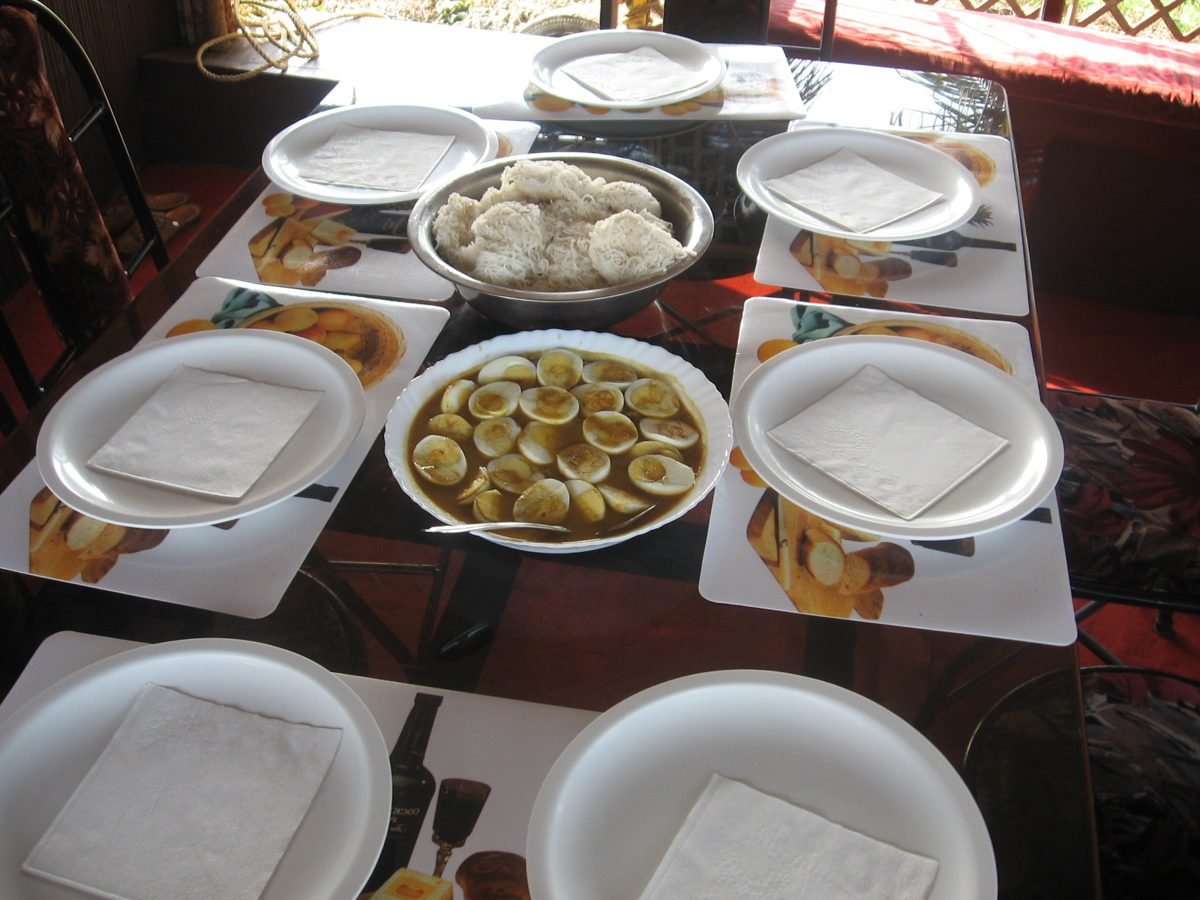 Kerala breakfast laid out on a houseboat dining table