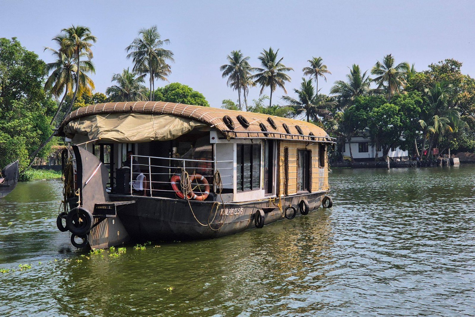 Champakulam Haven deluxe 3 bedroom houseboat cruising the palm-lined Alleppey backwaters
