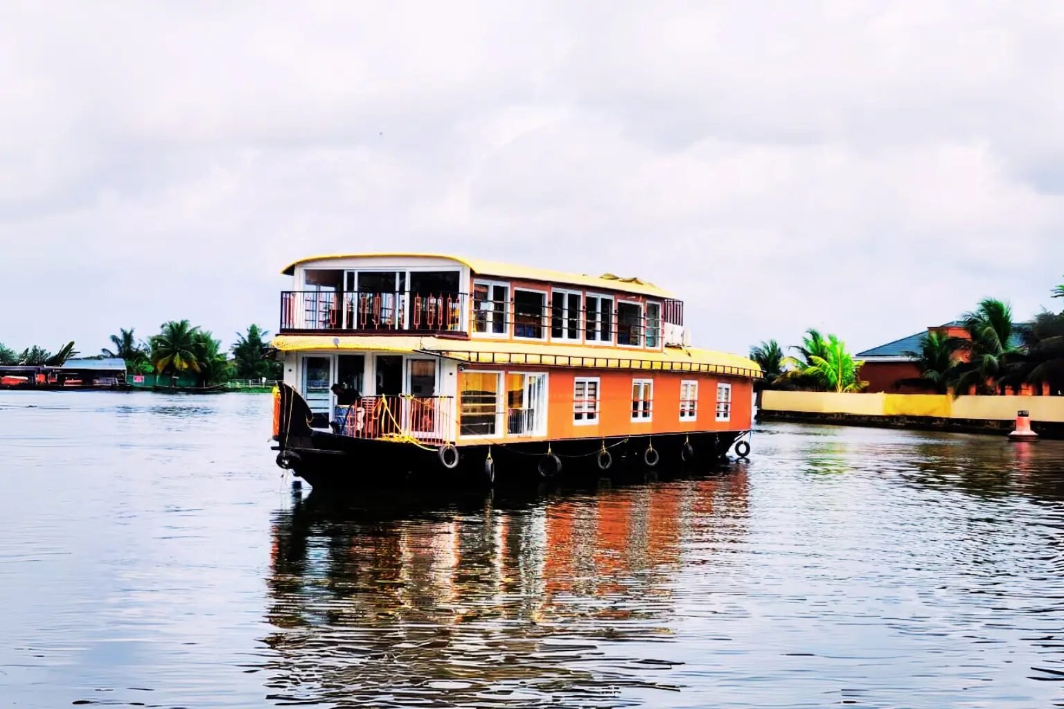 Neelamperoor Nook deluxe 4 bedroom houseboat on a calm Alleppey backwater