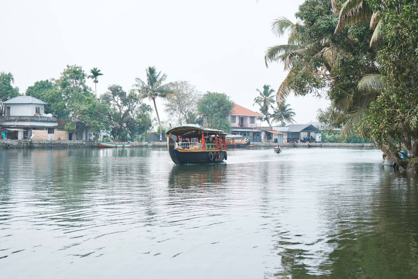 Pulinkunnu Retreat deluxe 5 bedroom group houseboat on a coconut-lined river