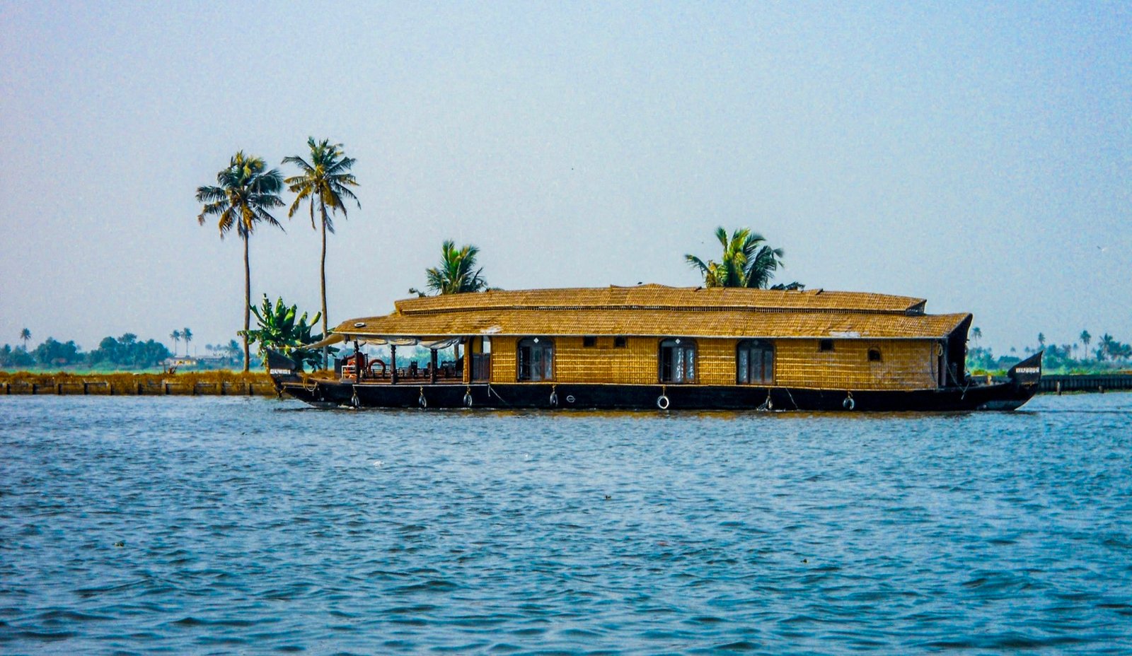 Thanneermukkom Crown ultra luxury 5 bedroom houseboat on the Alleppey backwaters