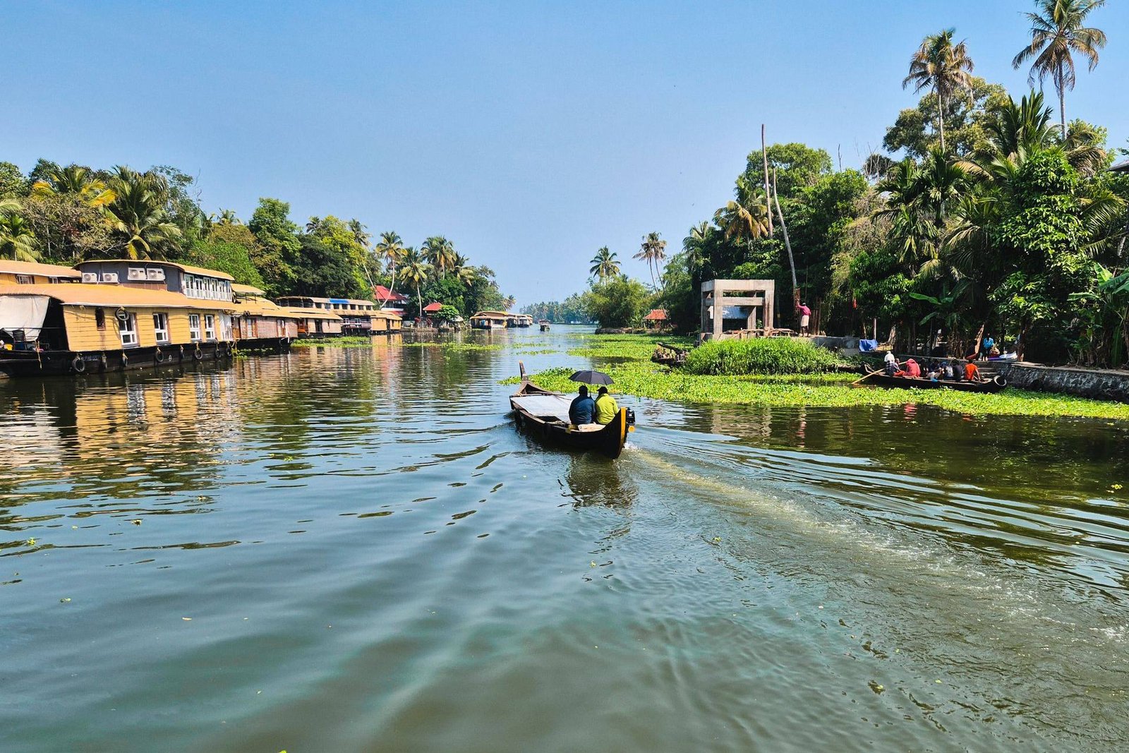 Meenachil Grand luxury 2 bedroom houseboat moored on the palm-lined Alleppey backwaters