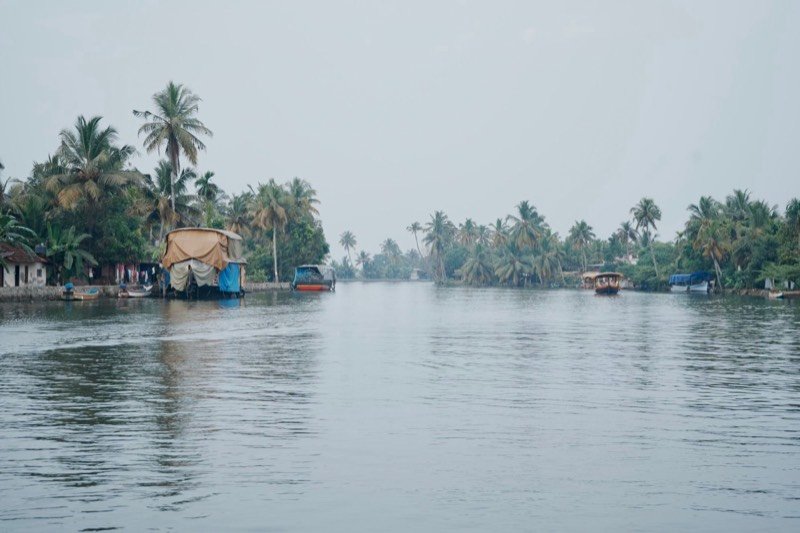 4-Day Alleppey Houseboat & Varkala Beach Package