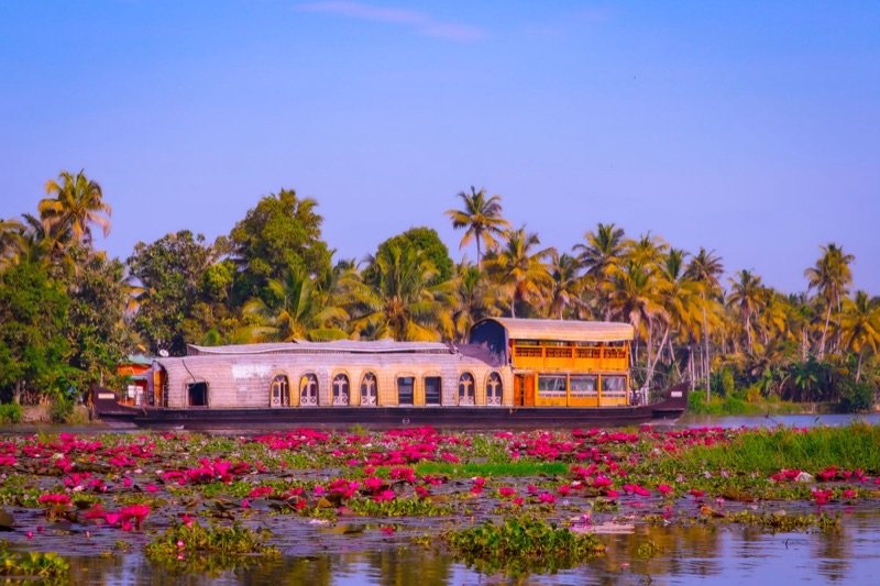 Luxury & Premium Alleppey Houseboat Package with Full-Time AC
